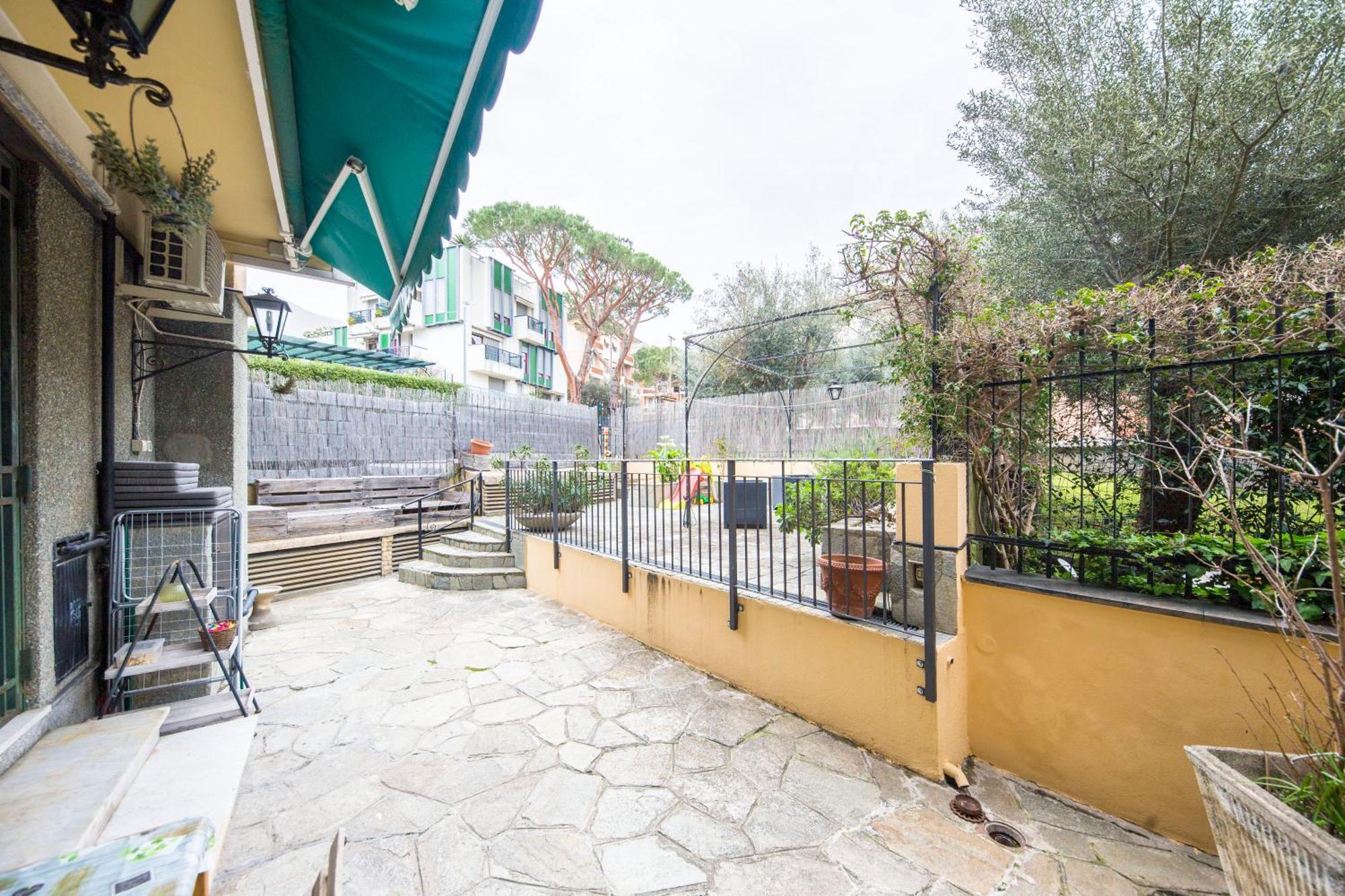 Due Passi Dal Mare Apartment Генуа Екстериор снимка